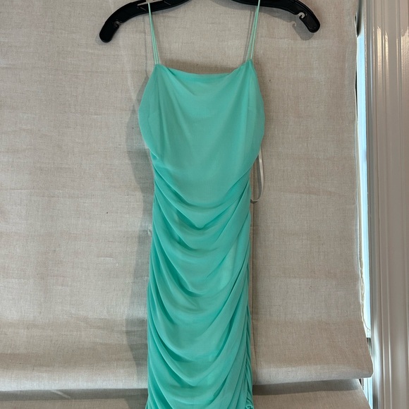 Hello Molly Green Dress - Picture 1 of 3